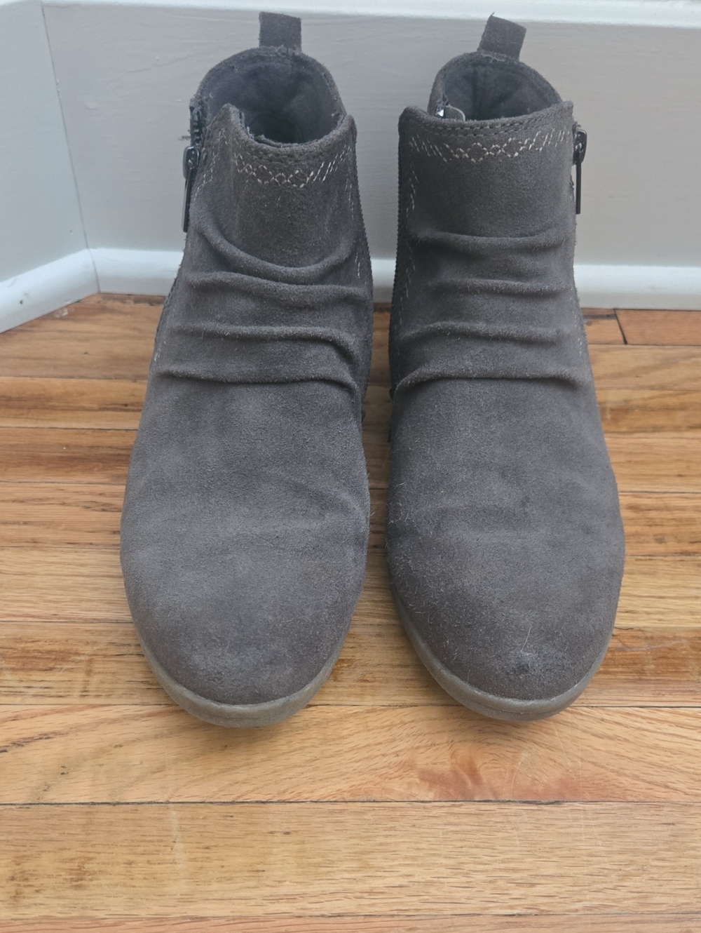 Earth Origins Women's Gray Suede Ankle Boots - Cozy Zip Booties